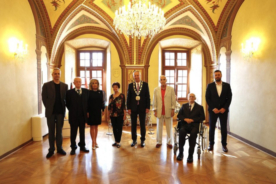 Ilustračný obrázok k článku Bystrica udelila prestížne OCENENIA: Ušli sa 7 výnimočným laureátom, FOTO