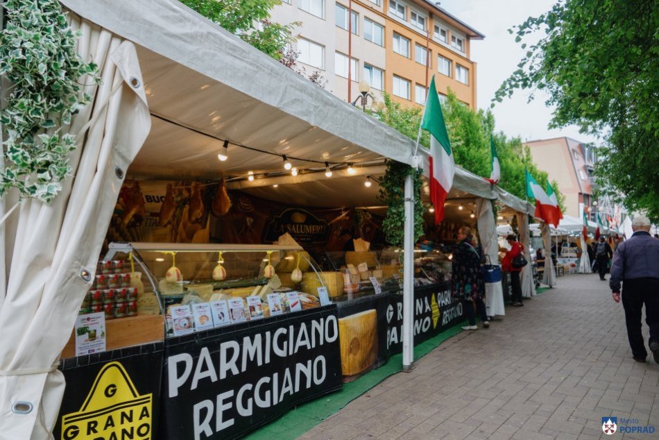 Ilustračný obrázok k článku PRVÉ zábery z miesta: Poprad zaplnili stánky s talianskymi špecialitami, FOTO