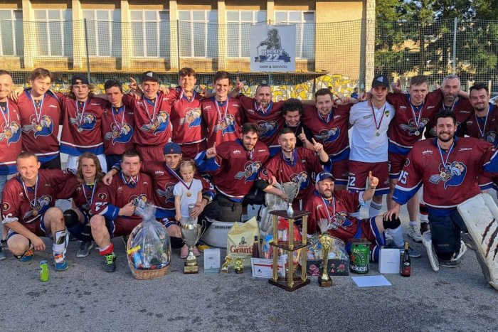 Ilustračný obrázok k článku Hokejbalová liga má NOVÉHO majstra: Vo finále vyhrali 3:0 na zápasy hráči HBC Spartans