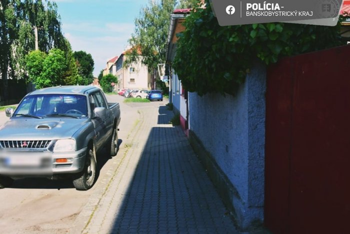 Ilustračný obrázok k článku Vo Zvolene došlo k zrážke chodca s cyklistom: Polícia hľadá SVEDKOV nehody