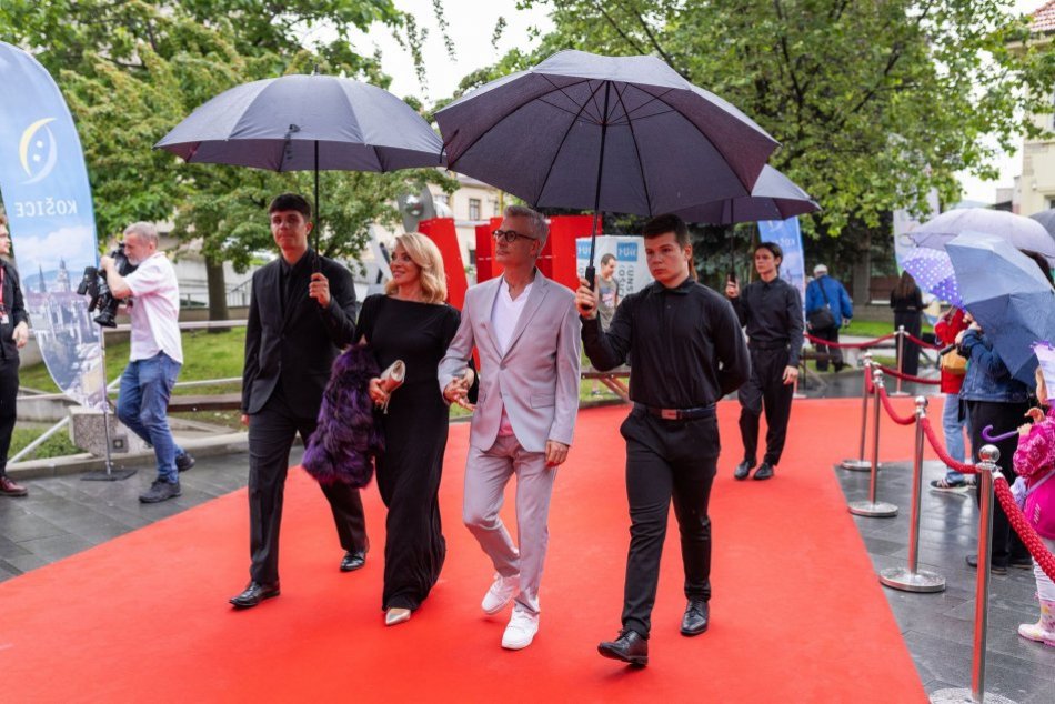 Ilustračný obrázok k článku Košice žijú filmom: Prvé CENY pre herecké hviezdy sú už odovzdané, FOTO