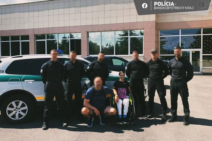 Ilustračný obrázok k článku Postrelenú kadetku obkolesili KUKLÁČI: Krásne, čo pripravili pre Mišku, FOTO