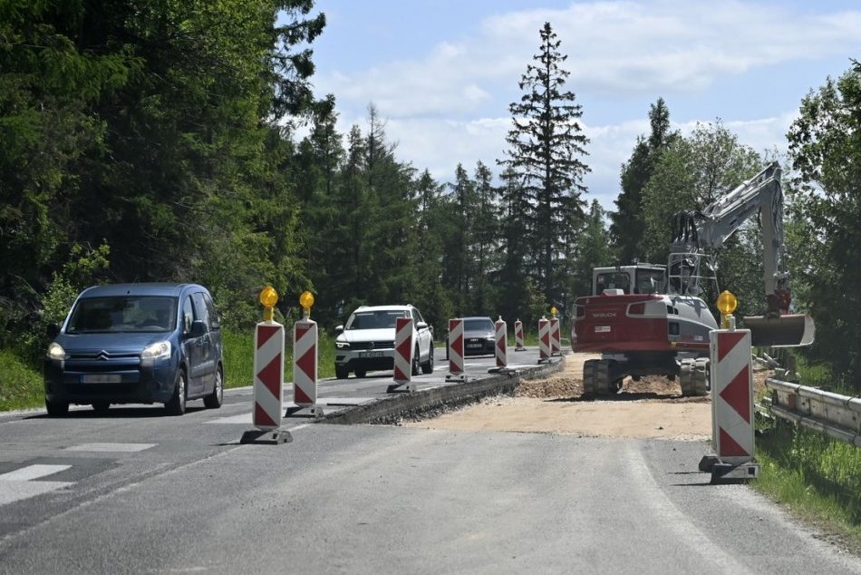 Ilustračný obrázok k článku Vodiči, POZOR na OBMEDZENIA! Hrozia hneď na 14 úsekoch v Banskobystrickom kraji