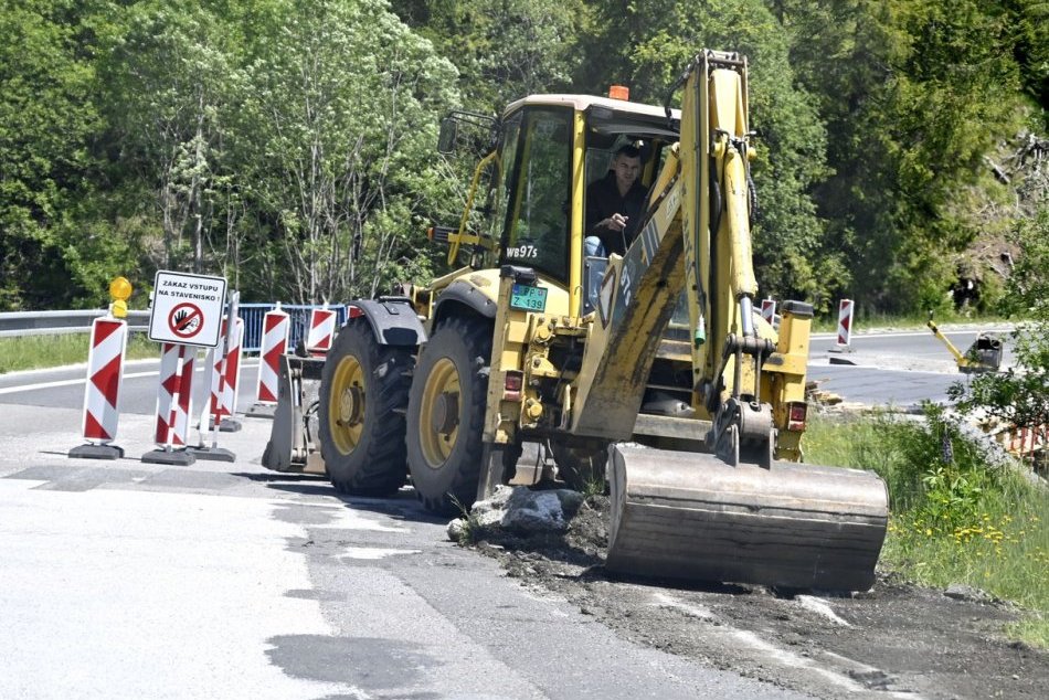 Ilustračný obrázok k článku Cestári UPOZORNILI na PRÁCE v Banskobystrickom kraji: PREHĽAD, kde hrozia OBMEDZENIA