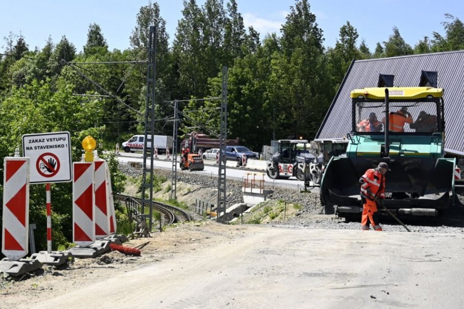 Ilustračný obrázok k článku Cestári v Banskobystrickom kraji UPOZORŇUJÚ: Na týchto 10 úsekoch hrozia OBMEDZENIA