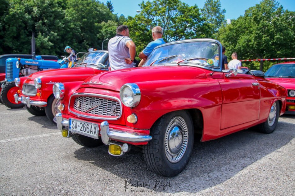 Ilustračný obrázok k článku Potešili milovníkov veteránov: V Nitre sa stretli krásne autá a motorky, FOTO