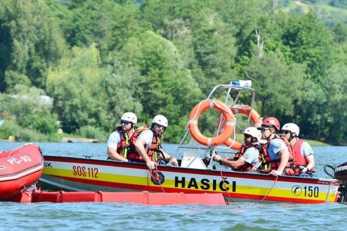 Ilustračný obrázok k článku Ďalšia TRAGÉDIA: V jazere sa UTOPILA mamička s malou dcérou!