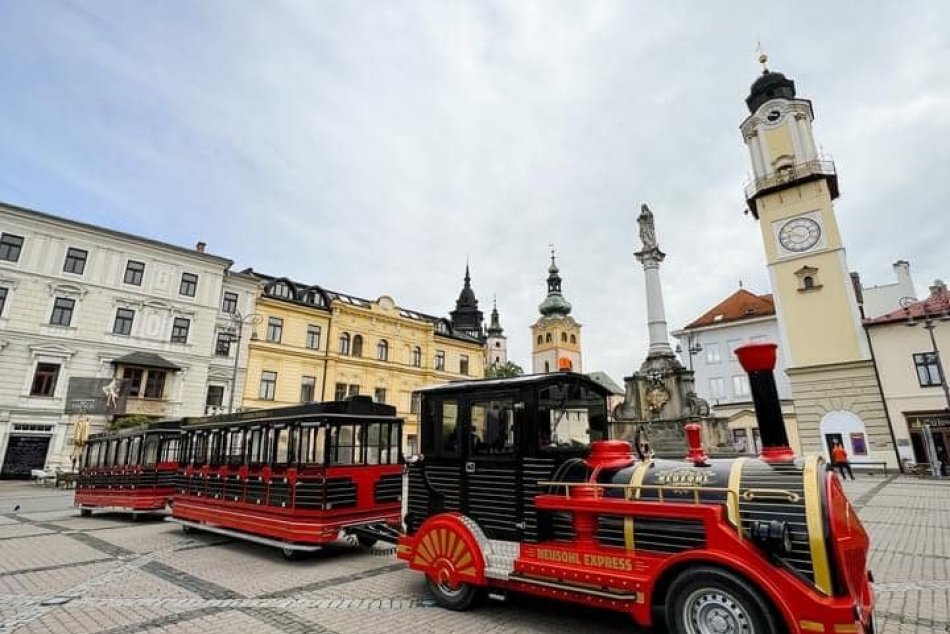 Ilustračný obrázok k článku Po Bystrici začne jazdiť turistický VLÁČIK: Koľko stojí JAZDA a kedy bude premávať?