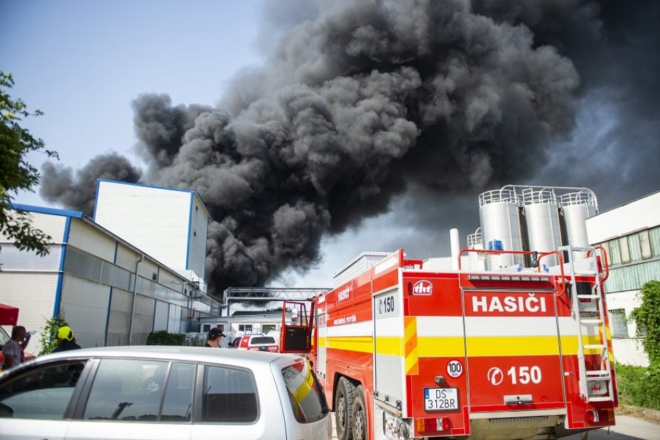 Ilustračný obrázok k článku Na VÝCHODE vyčíňa OHEŇ: Plamene zachvátili sklad aj skládku odpadu