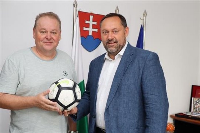 Ilustračný obrázok k článku Sucharda sa stal prezidentom FKM Nové Zámky: Podarí sa mu rovnaký ZÁZRAK ako v hokeji?