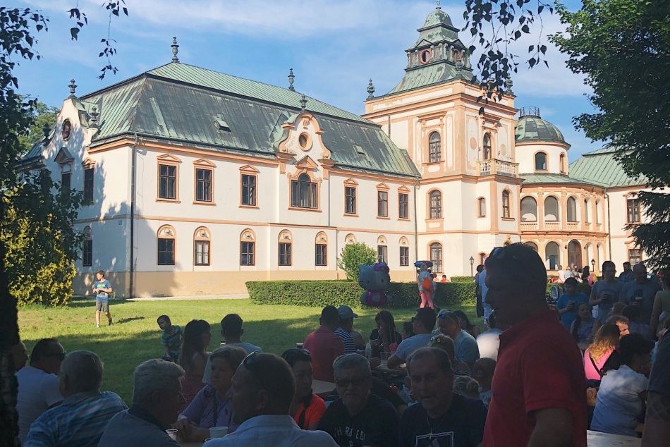 Ilustračný obrázok k článku Honosný KAŠTIEĽ s parkom na okraji Tribeča môže byť váš: Aká je jeho CENA?