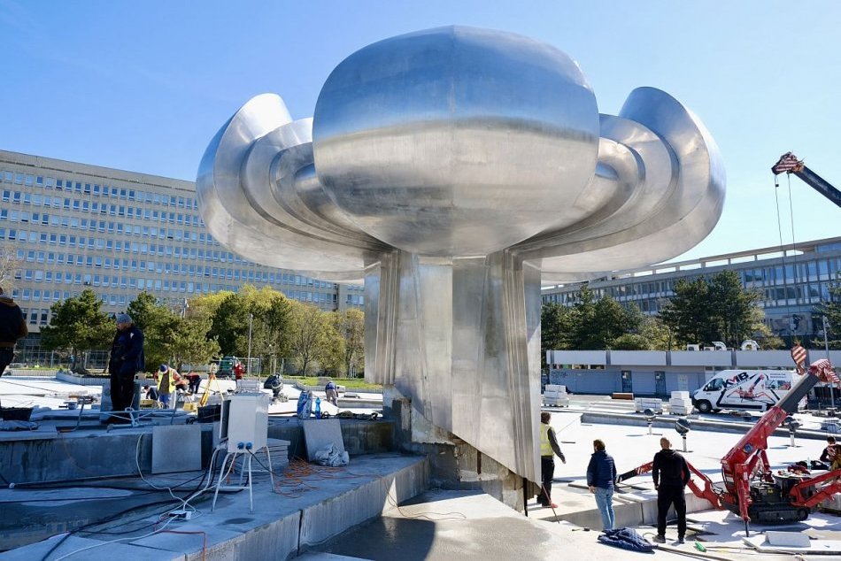 Ilustračný obrázok k článku Lipový kvet, dominanta Námestia slobody, opäť „vonia“ čistotou