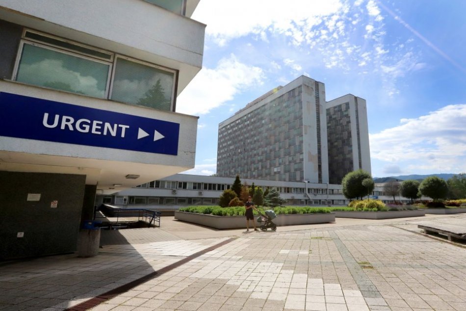 Ilustračný obrázok k článku Bystrická nemocnica AKÚTNE zháňa kuchárov: Láka na PLAT aj ďalšie VÝHODY