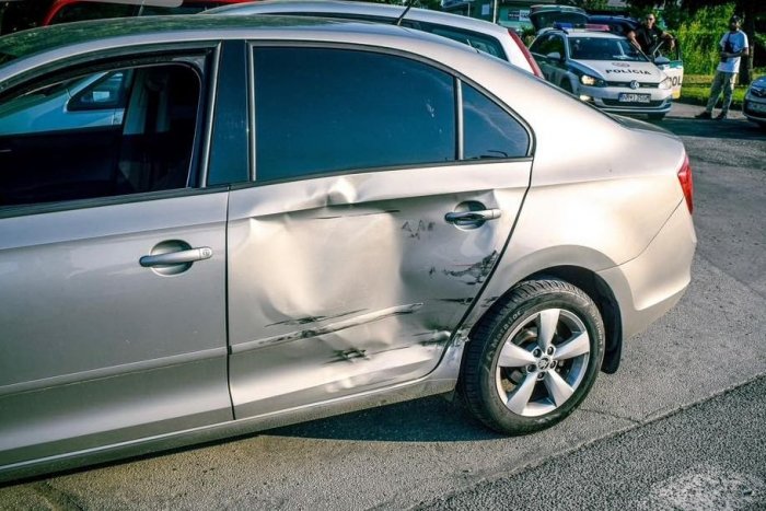 Ilustračný obrázok k článku Vodič dodávky nabúral do škodovky: ODIŠIEL z miesta nehody!