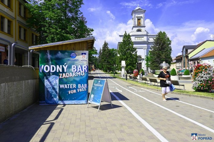 Ilustračný obrázok k článku S kúskom citróna či mäty: V Poprade sa v horúcich dňoch osviežime vďaka Vodnému baru