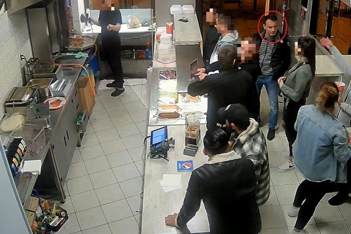 Ilustračný obrázok k článku V prešovskej prevádzke došlo k INCIDENTU: Polícia sa pýta na muža na záberoch, FOTO