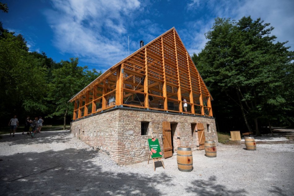 Ilustračný obrázok k článku Bratislavčania, TOTO vás poteší: Na Peknej ceste otvorili hájovňu pre verejnosť, FOTO