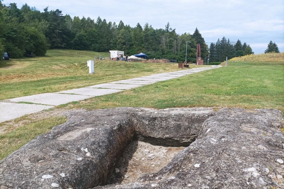 Ilustračný obrázok k článku UNIKÁT z Dudiniec: Odhalili kostru asi ročného dieťaťa z doby kamennej, FOTO