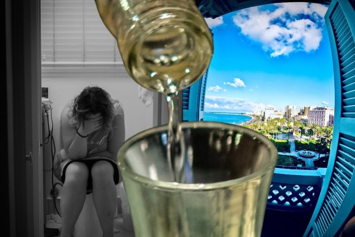 Ilustračný obrázok k článku Veríte, že slivovica pomáha proti faraónovej pomste? Slová odborníkov, či to naozaj funguje