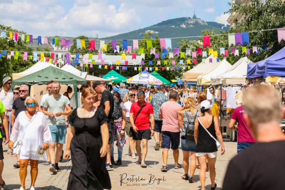 Ilustračný obrázok k článku V Nitre vydali vlastné DESATORO nárečia: Poznáte základné pravidlá a PRVÚ vetu?