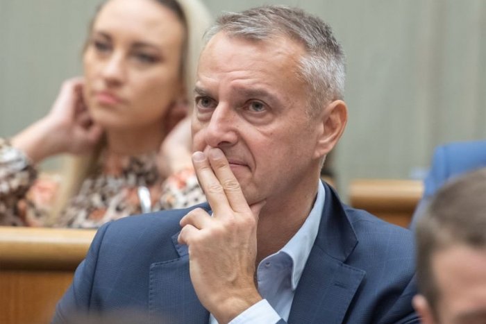 Ilustračný obrázok k článku Raši: Ani úradnícka vláda nezachráni eurofondy. CHYBOVOSŤ ministerstiev nás stála MILIÓNY