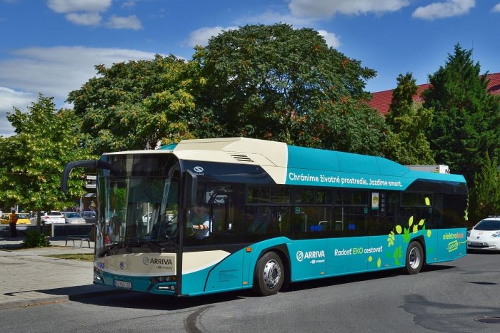 Ilustračný obrázok k článku Elektrobus brázdi ulice Šale už šesť rokov: Previezol vyše 630-TISÍC pasažierov