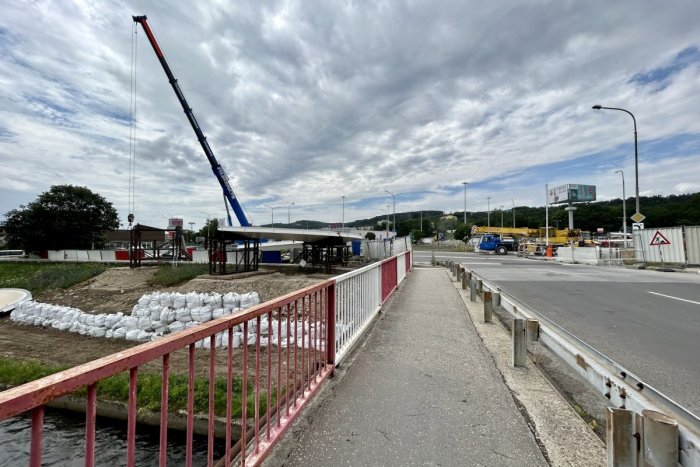 Ilustračný obrázok k článku Výstavba CYKLOMOSTA obmedzí aj MHD: Bystričanom poslúži KYVADLOVÁ doprava