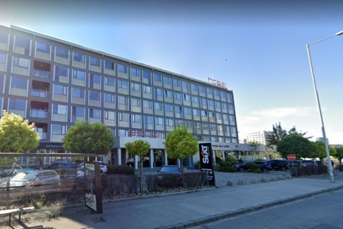 Ilustračný obrázok k článku Známy hotel v Bratislave má svoje dni SPOČÍTANÉ: Plánujú ho ZBÚRAŤ! Čo ho nahradí?