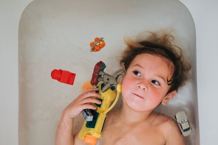 Ilustračný obrázok k článku Nebezpečné žraloky aj medzi deťmi: POZOR na TÚTO hračku, môže spôsobiť zranenie!