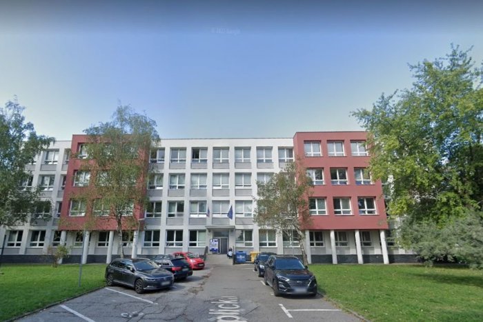 Ilustračný obrázok k článku FANTASTICKÁ správa pre študentov školy, ktorú VYHORELA: Župa začala s jej obnovou!