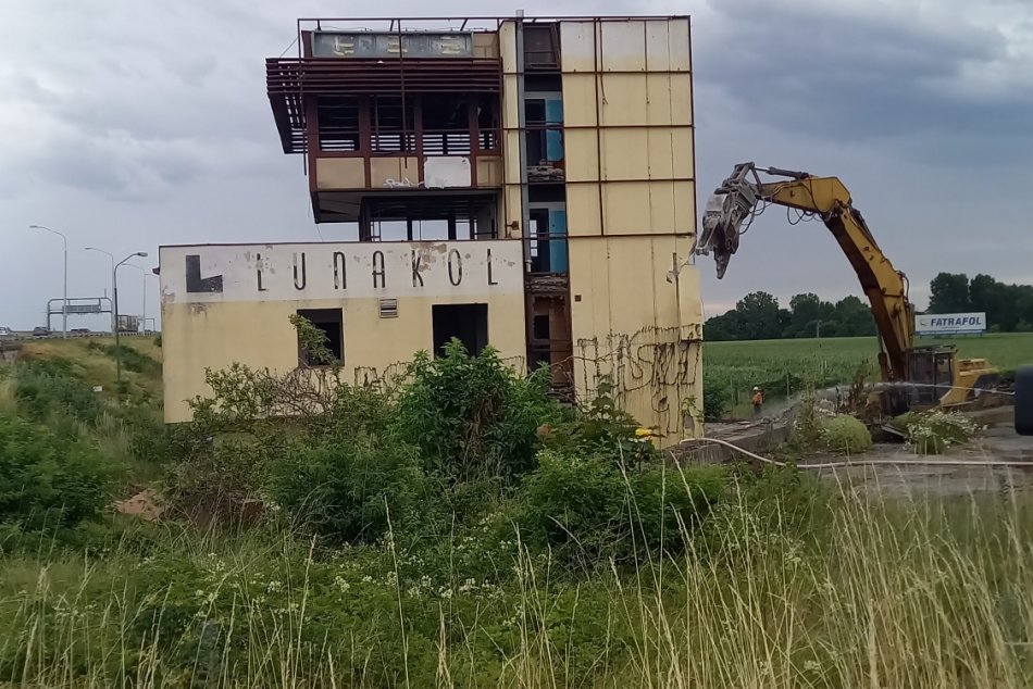 Ilustračný obrázok k článku Pozrite sa, dlhoročnú OPACHU pri Bratislave zrovnávajú so zemou! FOTO