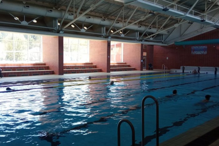 Ilustračný obrázok k článku PARADOX zo Svitu: Hoci je vstupné na plaváreň vyššie, počet návštevníkov rastie
