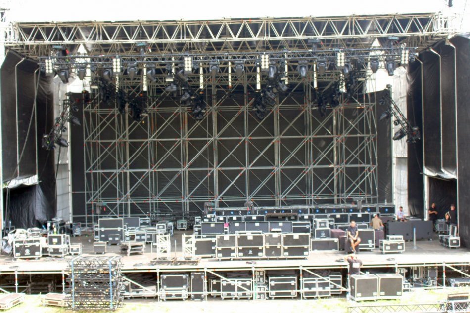 Ilustračný obrázok k článku Koncert Hollywood Vampires ZRUŠILI, čo však ľudia? Dočkajú sa vrátenia PEŇAZÍ?