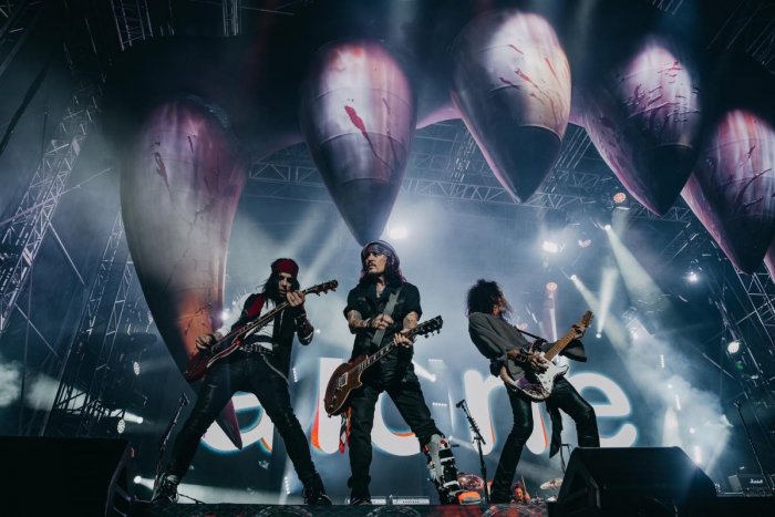 Ilustračný obrázok k článku V Maďarsku ZRUŠILI jeden z koncertov kapely, kde hrá aj Johnny Depp! Uvidíme ho u NÁS?