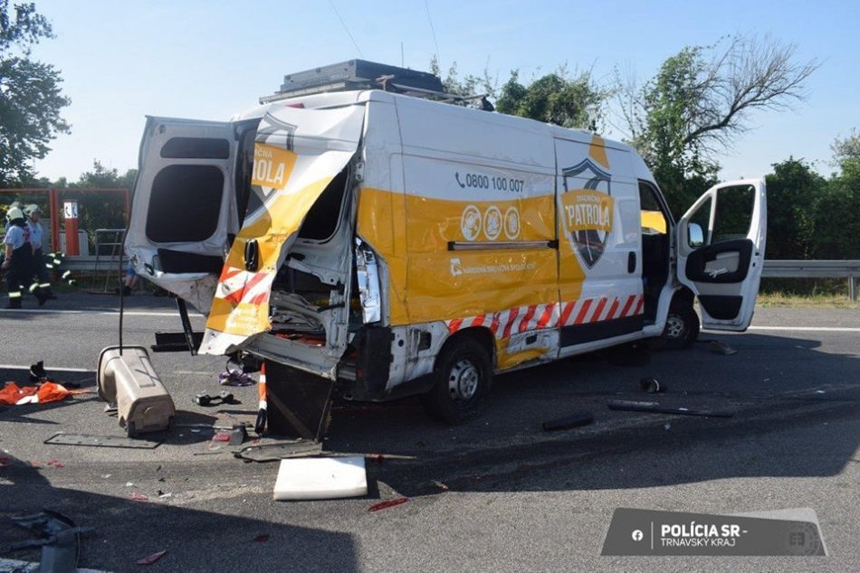 Ilustračný obrázok k článku Hrozivá nehoda na D1: Kamión zdemoloval PATROLU a zranil pracovníkov