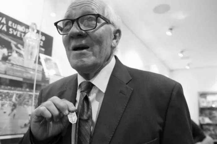 Ilustračný obrázok k článku Slovenský futbal sa ponoril do SMÚTKU: Zomrela legenda, ktorú poznal celý svet