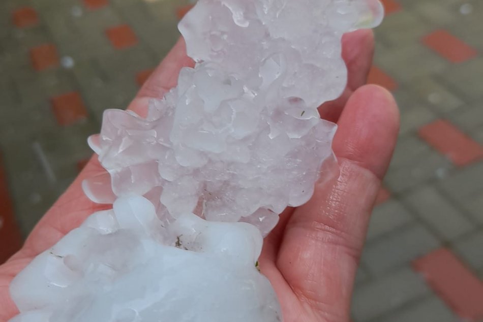 Ilustračný obrázok k článku Na východe vyčíňa SUPERCELA: Priniesla OBRIE krúpy, vytápa aj domy, FOTO