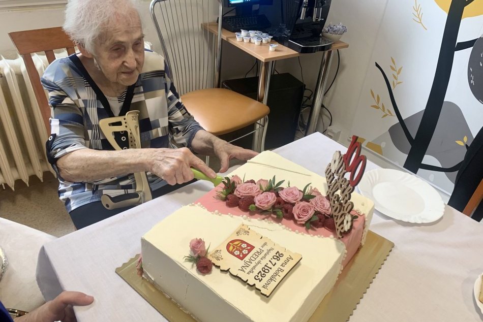 Ilustračný obrázok k článku Bystričanka Anna oslávila 100 rokov: Prezradila svoj RECEPT na dlhovekosť, FOTO