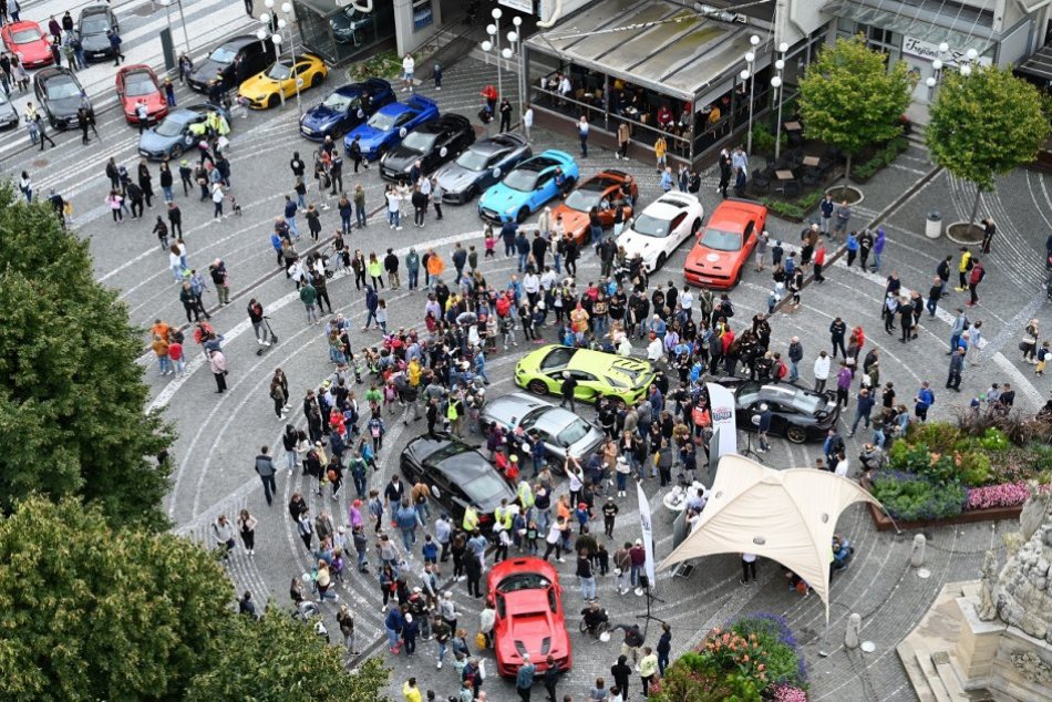 Ilustračný obrázok k článku Kolóna športových áut POMÁHA: Bystrickej nemocnici vyzbierali REKORDNÚ sumu