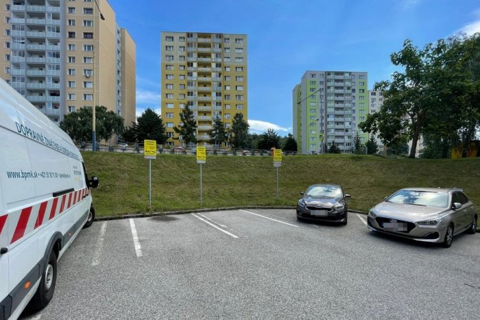 Ilustračný obrázok k článku Odstraňujú nelegálne osadené značky na Sídlisku Ťahanovce: KONEČNE, reagujú Košičania