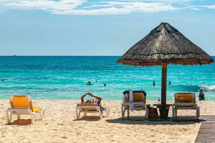 Ilustračný obrázok k článku Z dovolenky v Grécku sa už nevráti: Turista ZOMREL priamo na plážovom ležadle!