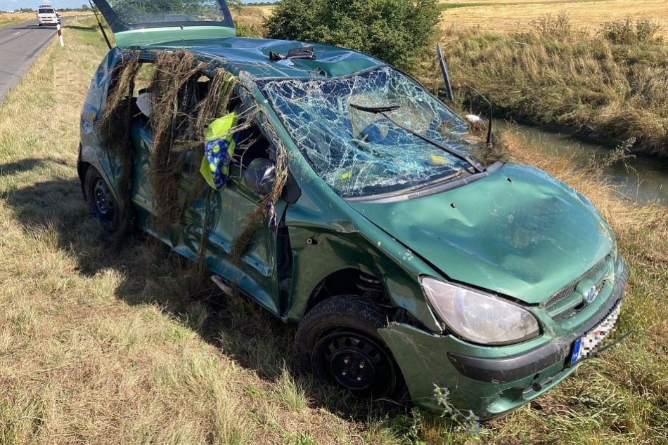 Ilustračný obrázok k článku Auto vyletelo z cesty a spadlo do zavlažovacieho kanála: Vodička nehodu NEPREŽILA