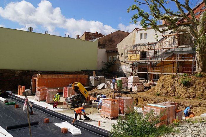 Ilustračný obrázok k článku ZLÉ správy o novej prešovskej knižnici: Výstavba sa PREDRAŽÍ a predĺži o polroka