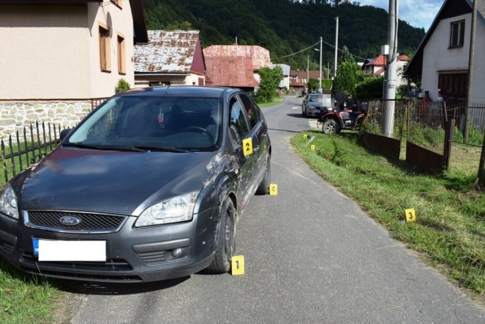 Ilustračný obrázok k článku Tínedžer viezol na štvorkolke dvoch rovesníkov: Nebezpečná ZRÁŽKA s autom! FOTO