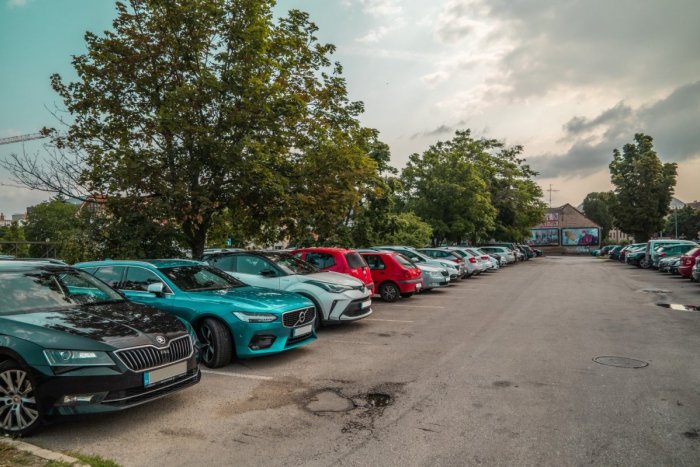 Ilustračný obrázok k článku Novinky v parkovaní v Trnave: Od septembra sa menia POPLATKY a pribudnú nové zóny