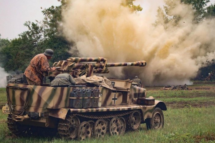 Ilustračný obrázok k článku TIP na víkend: Blíži sa Prelomenie Hrona, novinkou bude defilé vojenskej techniky