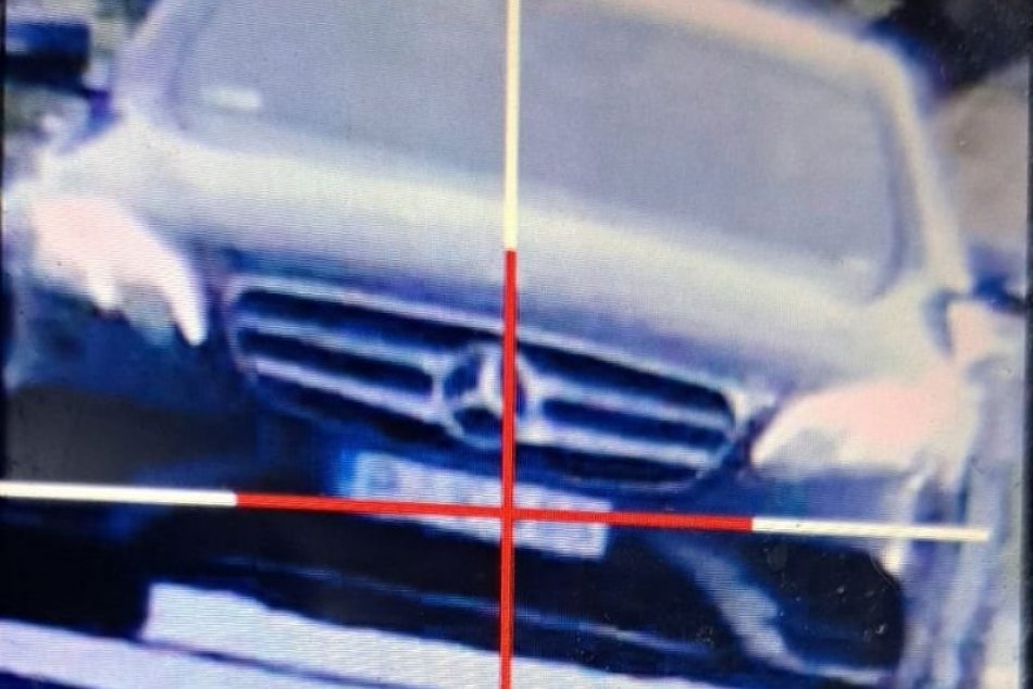 Ilustračný obrázok k článku Vrchol NEZODPOVEDNOSTI! Vodič doslova letel dedinou, tvrdo na to doplatil, FOTO