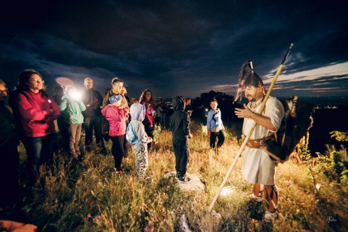 Ilustračný obrázok k článku Romantika pod hviezdami: Výstup na Zobor bude spojený s pozorovaním PERZEÍD