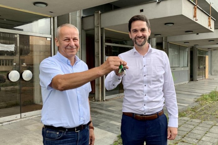 Ilustračný obrázok k článku Nosko s Lunterom prevzali kľúče: DOM KULTÚRY vraciame ľuďom, tvrdí župan