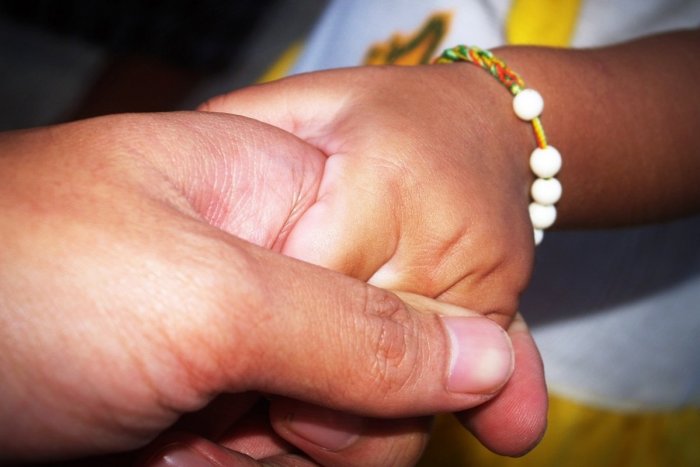 Ilustračný obrázok k článku SVET O SLOVENSKU: Rodičia umierajúcej Lilianky ju chceli mať doma. Nemali však na elektrinu